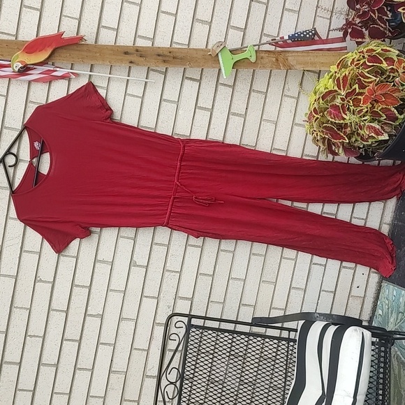 Jumpsuit/Red - Picture 3 of 12